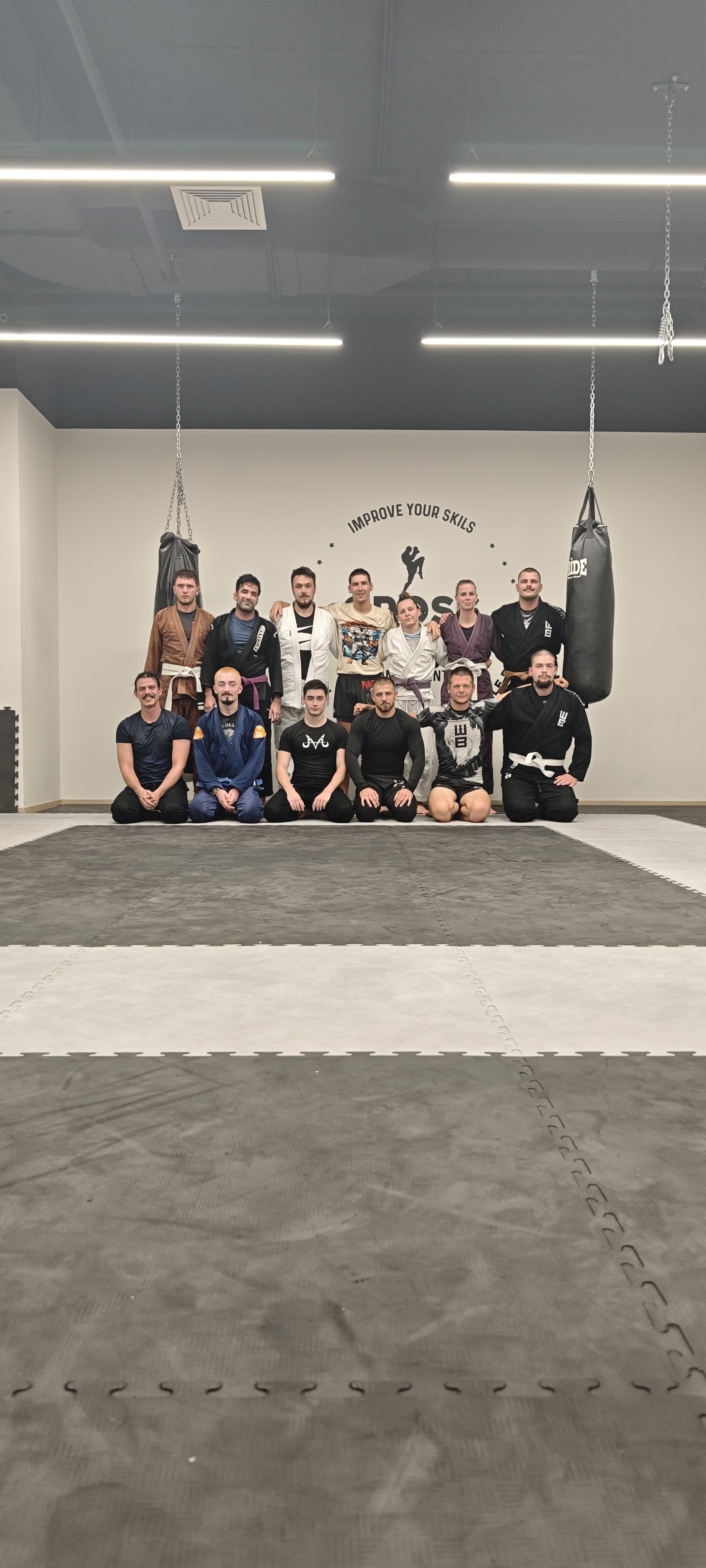 Grupna fotografija White Belt tima
